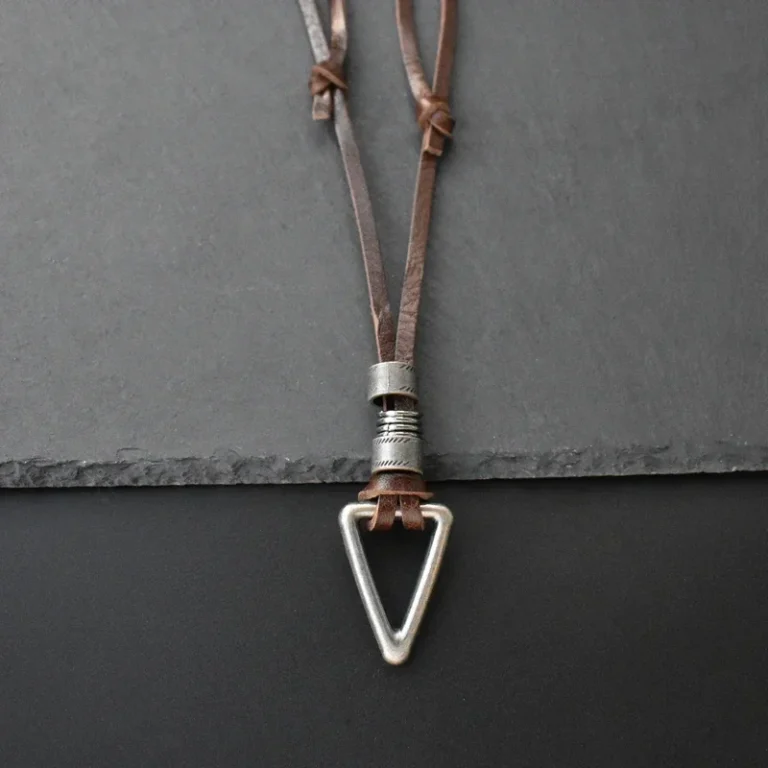 Collier en cuir homme vintage