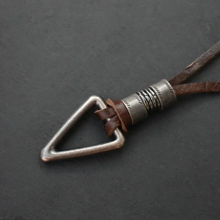 Collier en cuir homme vintage