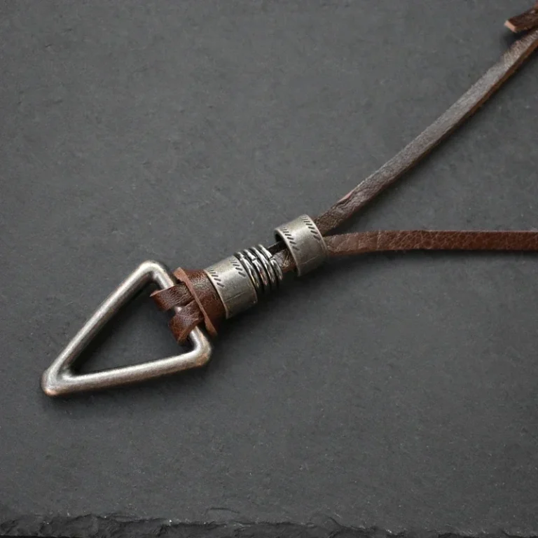 Collier en cuir homme vintage