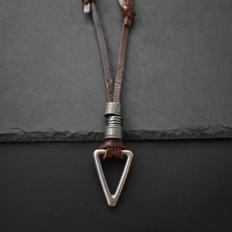 Collier en cuir homme vintage