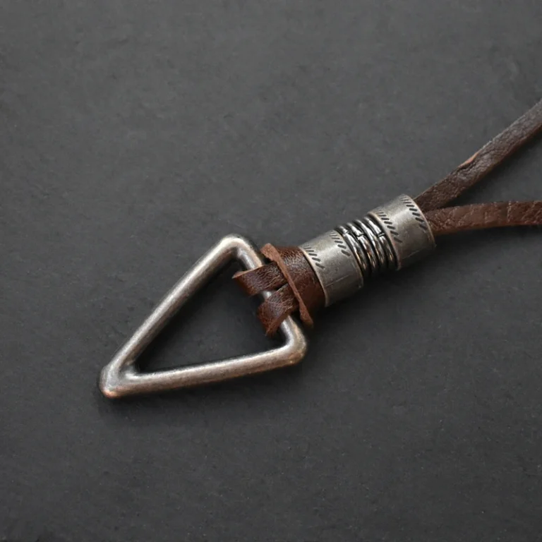 Collier en cuir homme vintage