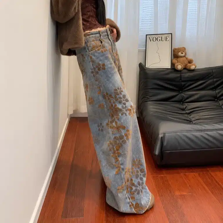 Jean femme vintage années 70 bleu motifs floraux
