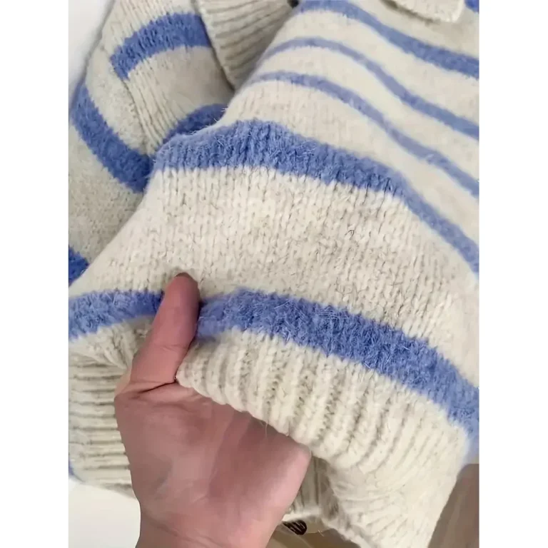 Pull femme vintage blanc à rayures bleues